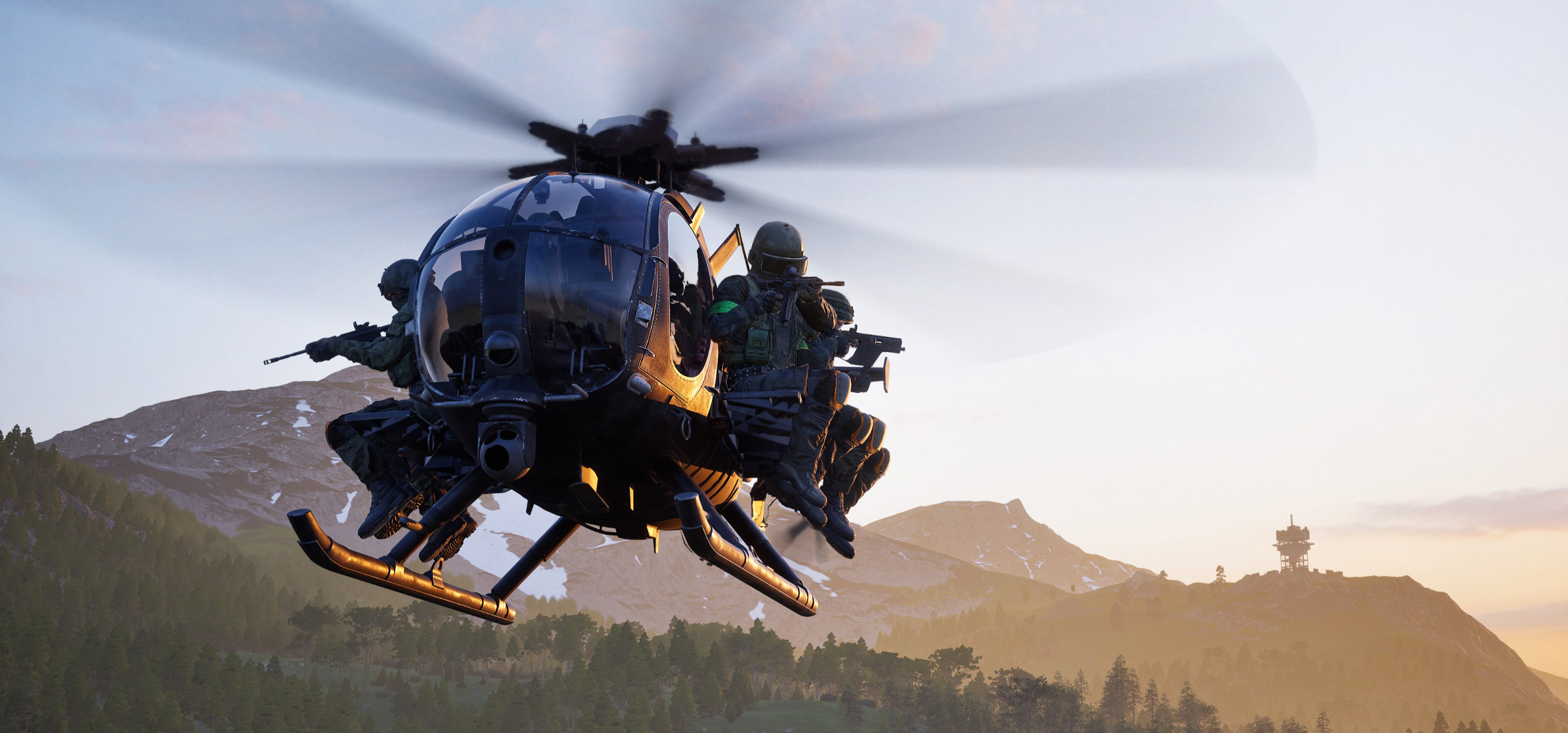 Wardogs-Spielszene: Ein Hubschrauber mit bewaffnetem Squad über einer Berglandschaft